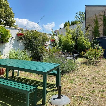 Cote Court Bed & Breakfast ลีล-ซูร์-ลา-ซอร์ก ภายนอก รูปภาพ